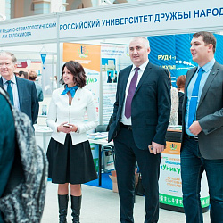 Университет представил свои программы на выставке «Образование и Карьера»