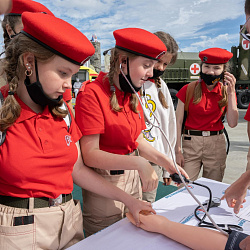 Члены отряда Юнармии РТУ МИРЭА посетили военно-патриотический парк «Патриот»