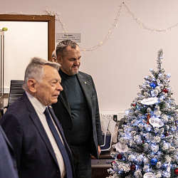 Ректорат РТУ МИРЭА поздравил сотрудников всех структурных подразделений с Новым годом