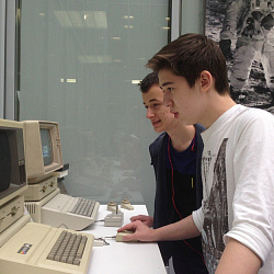 Студенты Колледжа приборостроения и информационных технологий посетили Музей техники Apple