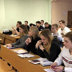 Члены студенческого кружка «Креативная экономика» обсудили тему санкций