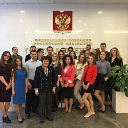Студенты университета приняли участие в  круглом стол «Социальные и карьерные лифты молодежи в современной России»