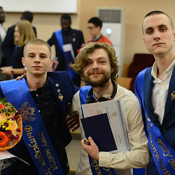 Состоялось торжественное вручение дипломов выпускникам Института международного образования