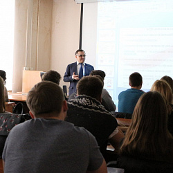 Со студентами Института экономики и права провёл занятие герольдмейстер г. Москвы