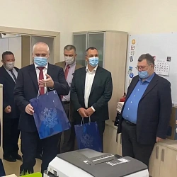 Первые лица РТУ МИРЭА поздравили сотрудников всех структурных подразделений с Новым Годом 