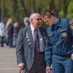  Студенты-спасатели молодежного крыла РОССОЮЗСПАСа МИРЭА сопровождали почётных гостей – ветеранов на финальном турнире по футболу на Кубок Совета Федерации «Салют, Победа!»