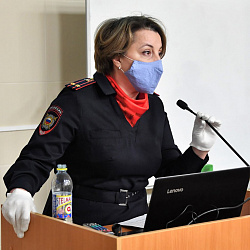 Студенты РТУ МИРЭА встретились с представителем УВД ЗАО, чтобы обсудить антинаркотические меры