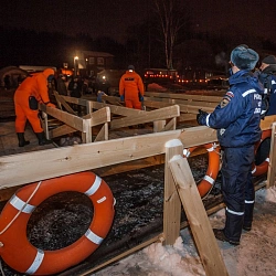 Студенты-спасатели МИРЭА обеспечивали безопасность на праздничных Крещенских купаниях в Москве.