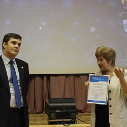 12 февраля руководство приемной комиссии в торжественной обстановке вручило гимназии № 1532 в дар от Университета две электронные доски в качестве благодарности за подготовку высокообразованных и мотивированных абитуриентов