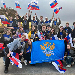 Студенты РТУ МИРЭА приняли участие в шествии «Время России! Время вперёд!»