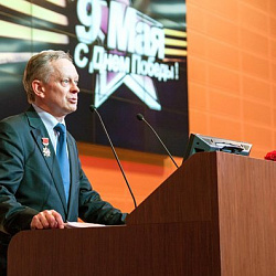 Студенты университета поздравили ветеранов Оборонпрома с наступающим Днем Победы