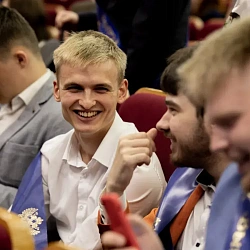 Выпускники ИТХТ имени М.В. Ломоносова получили синие дипломы