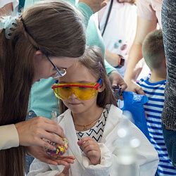 В октябре сотрудники, студенты и аспиранты Института тонких химических технологий имени М.В. Ломоносова провели и приняли участие в ряде мероприятий