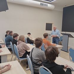 Студенты колледжа РТУ МИРЭА узнали об истории учебного заведения в рамках встречи с преподавателем