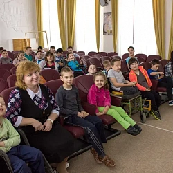 Студенты из социального отряда круглогодичного действия «МИР» посетили Дмитровский детский дом-интернат