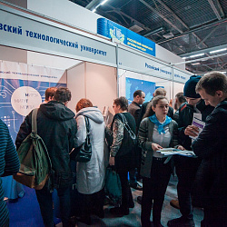 Профориентационная работа университета в феврале: тематическая экскурсия для абитуриентов, выставка и мероприятия для школьников
