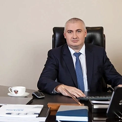 Поздравление ректора Московского технологического университета Станислава Алексеевича Куджа с 80-летием со дня основания МГУПИ
