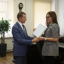 Выпускница РТУ МИРЭА получила награду Департамента государственной службы и кадров Минобрнауки России
