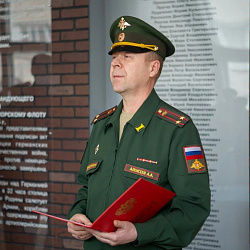 Состоялось торжественное вручение погон выпускникам военной кафедры РТУ МИРЭА