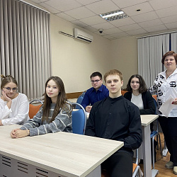 В рамках научного студенческого кружка «Креативная экономика» состоялось заседание круглого стола, посвящённое краудфандингу