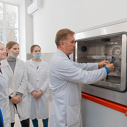 В ИТХТ имени М.В. Ломоносова состоялось открытие «Школы технологии эластомерных материалов и изделий – 2022»