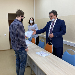 Студенты Физико-технологического института прошли краткосрочные углублённые курсы и получили сертификаты