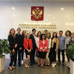 Студенты университета приняли участие в  круглом стол «Социальные и карьерные лифты молодежи в современной России»