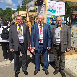 Представители Физико-технологического института приняли участие в Startup Village  
