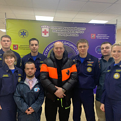 Добровольцы ВСКС поздравили с 8 Марта сотрудниц силовых ведомств