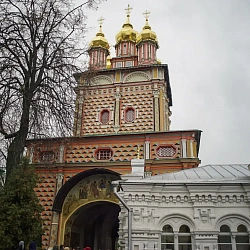Группа студентов и преподавателей университета посетила Троице-Сергиеву Лавру
