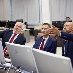 Андрей Омельчук оценил возможности мониторинга приёмной кампании в ситуационном центре Минобрнауки России