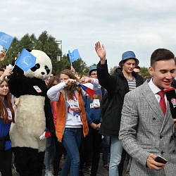 Первокурсники Московского технологического университета приняли участие в Параде российского студенчества на Поклонной горе