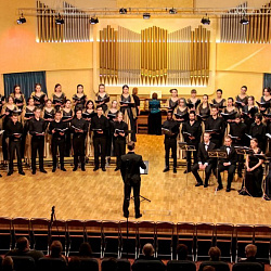 Камерный хор университета на концертах исполнил «Реквием»