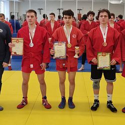 Борцы РТУ МИРЭА выиграли семь медалей на турнире по самбо