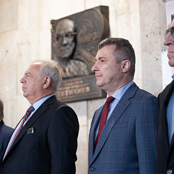 В РТУ МИРЭА состоялось торжественное открытие мемориальной доски в честь основателя и первого ректора вуза Н.Н. Евтихиева