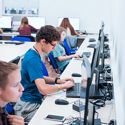Преподаватели кафедры финансового учета и контроля Института кибербезопасности и цифровых технологий РТУ МИРЭА провели деловую игру для обучающихся Детского технопарка «Альтаир»