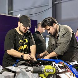 Команды студентов РТУ МИРЭА и обучающихся в Детском технопарке «Альтаир» РТУ МИРЭА приняли участие в международном чемпионате «Битва роботов»