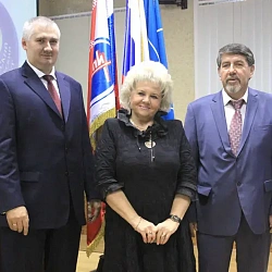 В канун празднования 80-летия МГУПИ, ректор и первый проректор университета вручили награды Министерства образования и науки РФ профессорско-преподавательскому составу кампуса