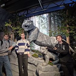 Кураторы-преподаватели ИТХТ имени М.В. Ломоносова посетили выставки «Путешествие по России» и «Регион 2030. Платформа будущего» со своими студентами