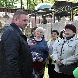 Состоялась экскурсия группы сотрудников университета по Сен-Жерменскому погосту