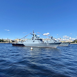 Участники отряда Юнармии РТУ МИРЭА приняли участие в праздновании Дня Военно-морского флота