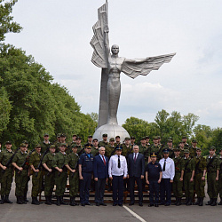 Студенты, проходящие учебные сборы в Тамбове, приняли военную присягу в присутствии ректора университета