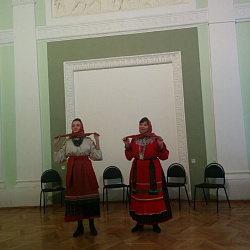 Иностранные студенты и слушатели Института международного образования посетили концерт «Масленка, дай блинка»