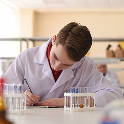 Студенты ИТХТ имени М.В. Ломоносова заняли призовые места на Менделеевском конкурсе студентов-химиков