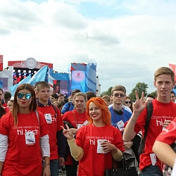 Первокурсники Московского технологического университета приняли участие в Параде российского студенчества на Поклонной горе