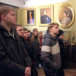 Студенты посетили подмосковные усадьбы Мураново и Марфино