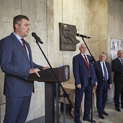 В РТУ МИРЭА состоялось торжественное открытие мемориальной доски в честь основателя и первого ректора вуза Н.Н. Евтихиева