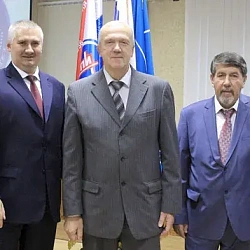 В канун празднования 80-летия МГУПИ, ректор и первый проректор университета вручили награды Министерства образования и науки РФ профессорско-преподавательскому составу кампуса