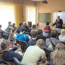 В кампусе на ул. Стромынка состоялась встреча студентов и сотрудников Физико-технологического института с ветераном войны, доктором технических наук, профессором Ерохиным Борисом