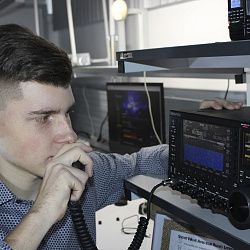 В Институте радиоэлектроники и информатики открылась коллективная радиостанция